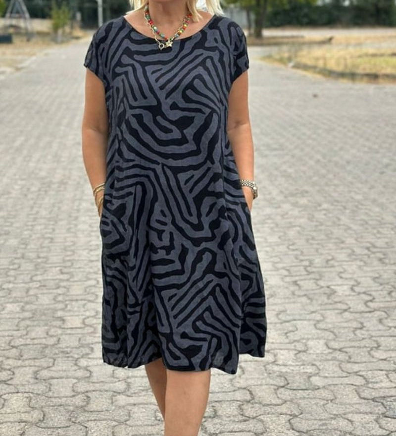 Solina™ – Kleid mit Rundhalsausschnitt und wunderschönem, bauchbedeckendem Print