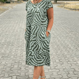 Solina™ – Kleid mit Rundhalsausschnitt und wunderschönem, bauchbedeckendem Print