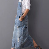 Frayla™ – Abgenutztes Jeanskleid mit Schlitz hinten
