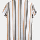 Gestreiftes Hemd mit Knopfleiste & Bade-Shorts