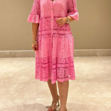 Emberly™ – Locker sitzendes Kleid mit Stickerei und Knopfleiste