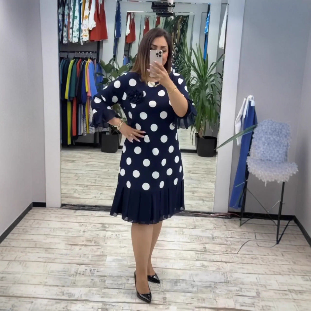Casiva™ - Retro-inspiriertes Kleid mit Plisseerock und Ausgestellten Ärmelabschlüssen