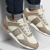 Intelligente urbane Sneakers für jeden Schritt