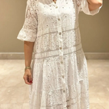 Emberly™ – Locker sitzendes Kleid mit Stickerei und Knopfleiste