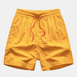 Hemd mit Palmenmuster und Shorts zum Schwimmen