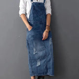 Frayla™ – Abgenutztes Jeanskleid mit Schlitz hinten
