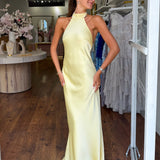 ZEYNEP | Elegantes Satin-Maxikleid mit Halter-Ausschnitt