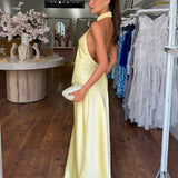 ZEYNEP | Elegantes Satin-Maxikleid mit Halter-Ausschnitt