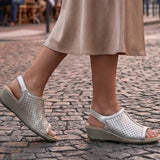 Hazel – Schimmernde Eleganz in metallic Platin