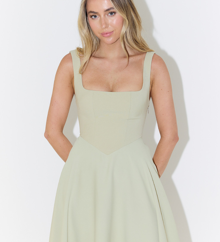 JULIA | Elegantes Midikleid mit eckigem Ausschnitt