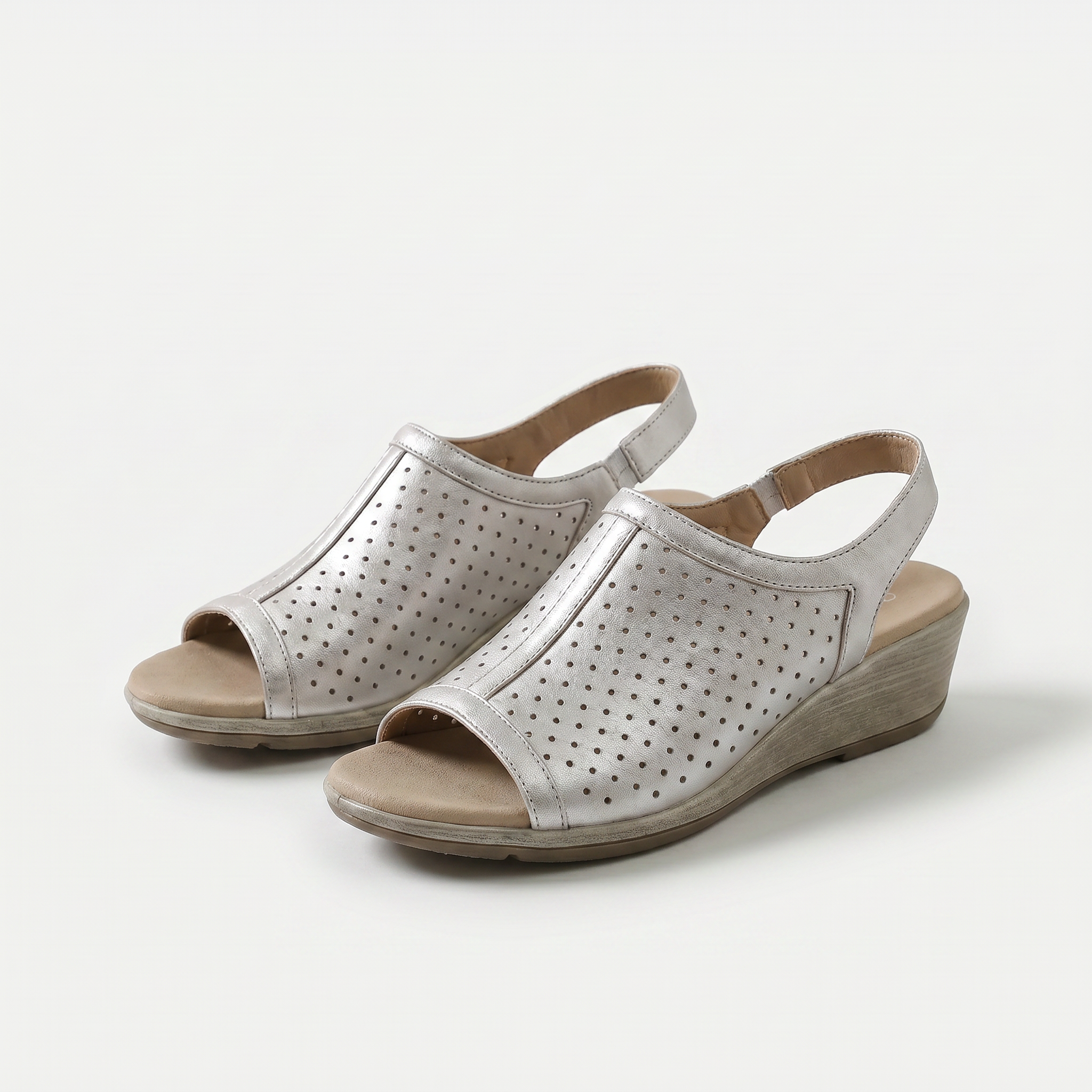 Hazel – Stille Raffinesse in zartem Grau