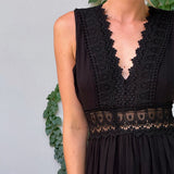 Sora™ – Ärmelloses Boho-Midikleid mit Spitzendetails